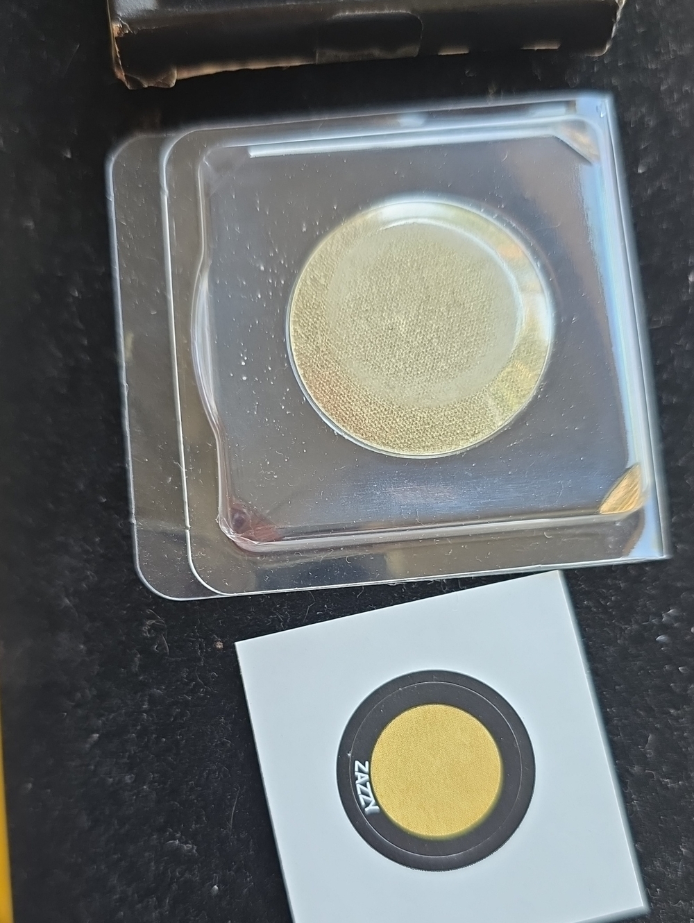 Younique Metallic Gold Pressed Pigment Pan - Shimmery Gold Shade